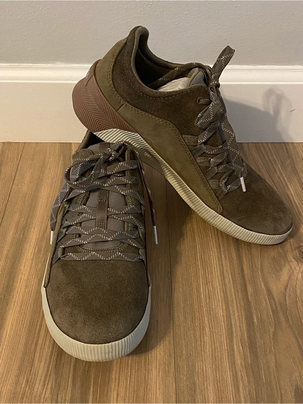 Sorel ladies 9.5 waterproof suede sneakers women’s 9 1/2